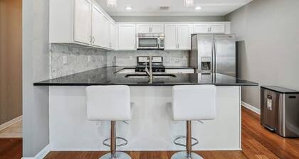 Luxury 1BR/1.5BA Room in Shared Home w/ Rooftop Near Downtown
