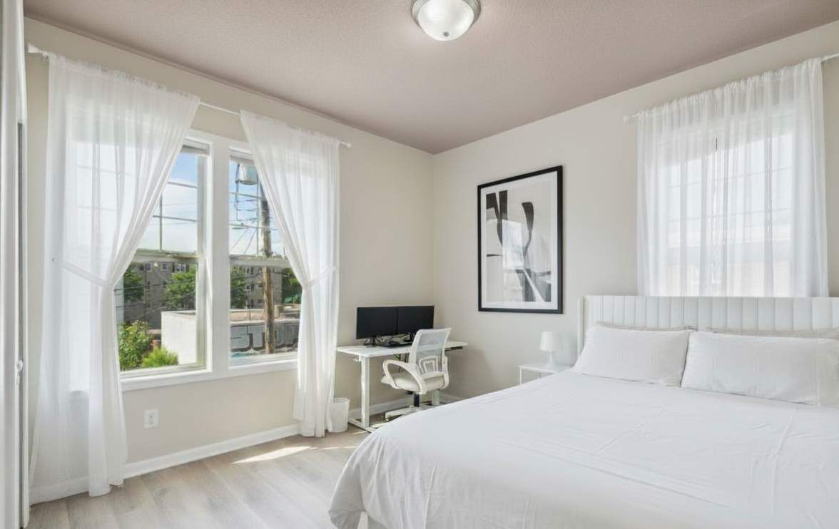 5 bedrooms, iron/ironing board, WiFi, bed sheets