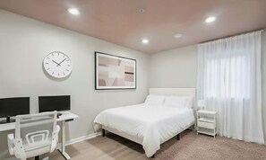 5 bedrooms, iron/ironing board, WiFi, bed sheets