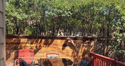 The HEAVENLY Retreat, BEAUTIFUL HOME, YARD, & DECK