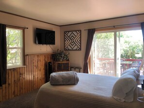 4 bedrooms, in-room safe, desk, iron/ironing board