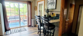 The HEAVENLY Retreat, BEAUTIFUL HOME, YARD, & DECK