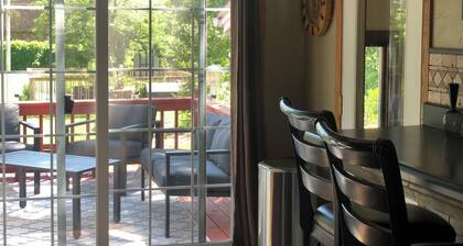 The HEAVENLY Retreat, BEAUTIFUL HOME, YARD, & DECK