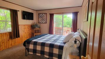 4 bedrooms, in-room safe, desk, iron/ironing board
