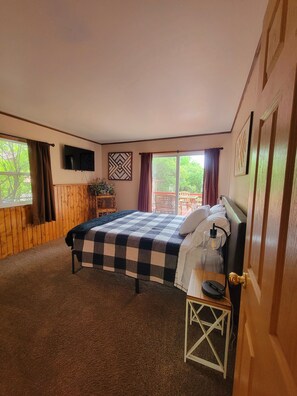 4 Schlafzimmer, Zimmersafe, Schreibtisch, Bügeleisen/Bügelbrett