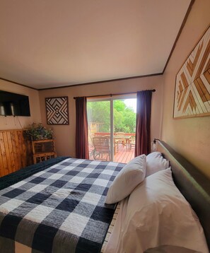 4 Schlafzimmer, Zimmersafe, Schreibtisch, Bügeleisen/Bügelbrett