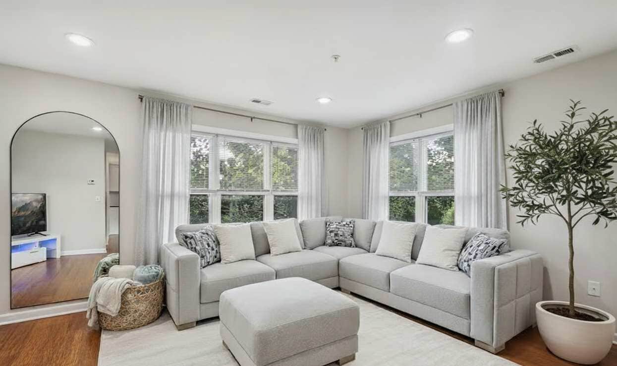 Televisio, videopelejä, työhuone