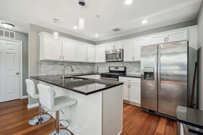 Fridge, microwave, oven, stovetop - Elegant 1BR/1.5BA Room in Shared Home w/ Walk-in Closet & Rooftop (Minneapolis)