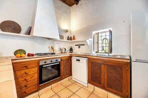 Réfrigérateur, micro-ondes, lave-vaisselle, grille-pain