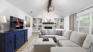 Smart TV, fireplace