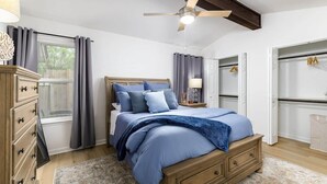 A bedroom with a bed, nightstands, a dresser, and a ceiling fan. - Clean & Comfortble Poker House Near Kalahari! (Round Rock)
