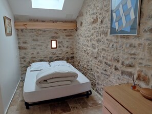 2 bedrooms, bed sheets