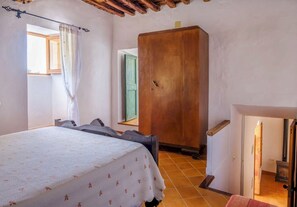 3 bedrooms, iron/ironing board, Internet, bed sheets