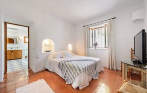 3 habitaciones, tabla de planchar con plancha, internet y ropa de cama 