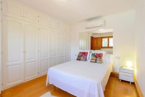 مكواة/لوح كي وواي فاي مجانًا وملاءات أسرّة