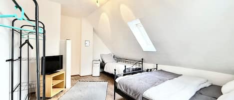 1 slaapkamer, een strijkplank/strijkijzer, wifi, beddengoed