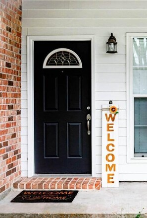 Exterior detail - Hometown Hideaway King Suite (Broussard)