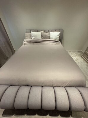 2 bedrooms, iron/ironing board, WiFi, wheelchair access