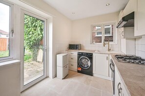 Mikrobølgeovn, ovn og kokeplater