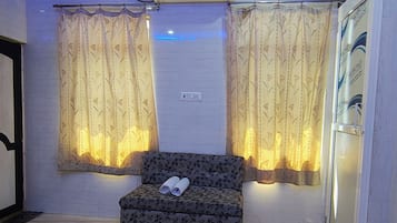 Double Room, Balcony | Free WiFi