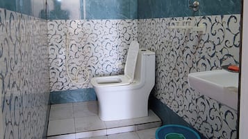 Triple Room, Balcony | Bathroom | Shower, towels, soap, shampoo