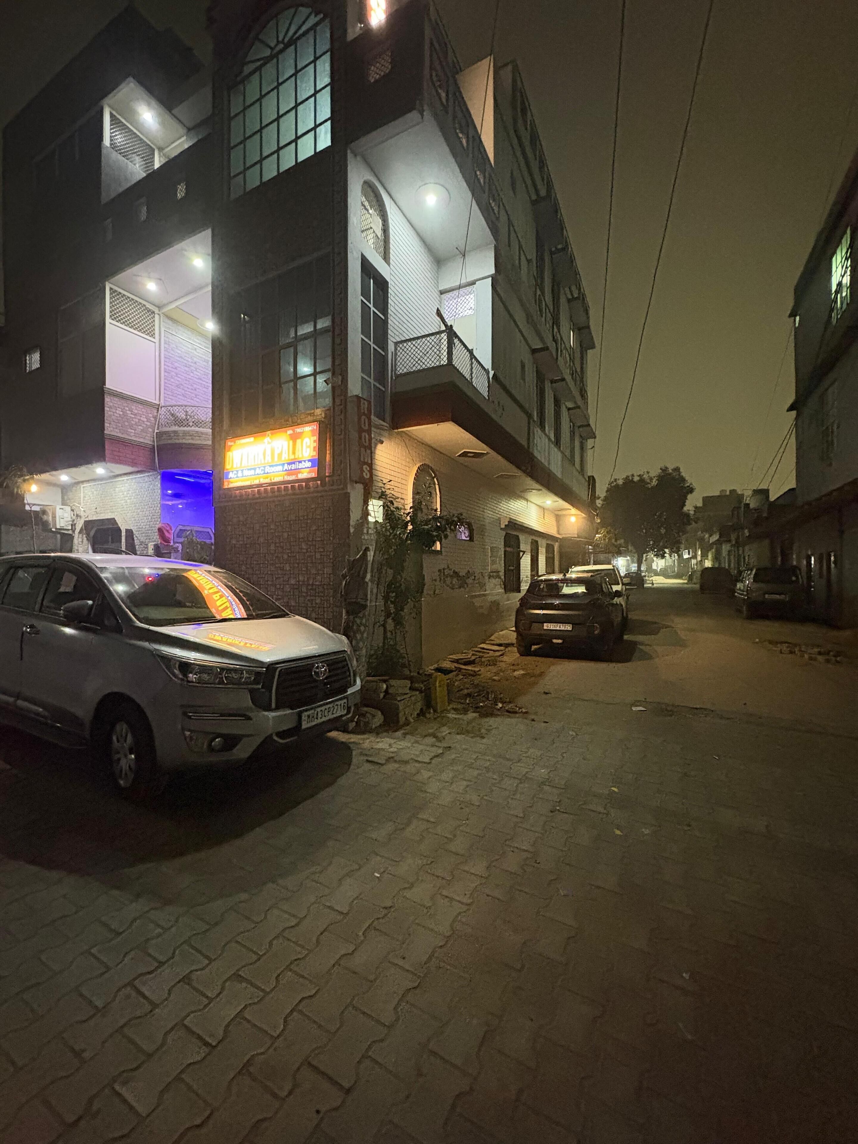 إطلالة على الشارع