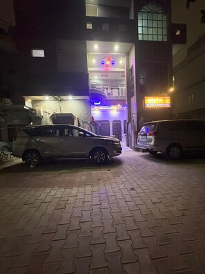 واجهة المنشأة