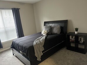 2 Schlafzimmer, Zimmersafe, Schreibtisch, Bügeleisen/Bügelbrett