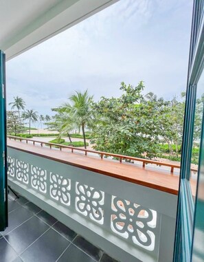 Executive Room, Balcony, Beach View | Individually decorated, desk, free WiFi, bed sheets - Kaira Boutique Hotel (Duong To)