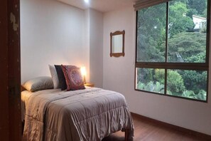 2 bedrooms, free WiFi, bed sheets, wheelchair access