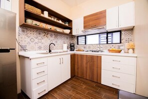 Deluxe-Haus | Eigene Küche | Kühlschrank, Mikrowelle, Ofen, Geschirrspüler