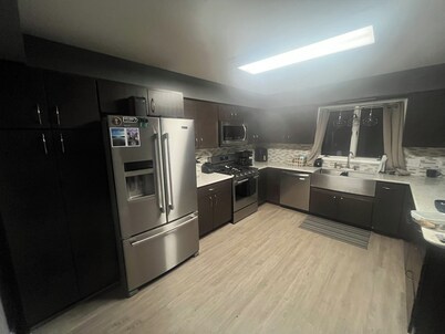 Charming 4-bedroom farmhouse in Burlington with AC