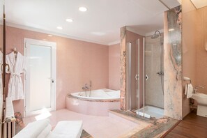 7 habitaciones y acceso a internet 