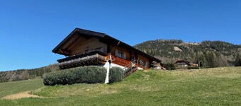 Vacation home in a quiet location with a view of Lake MillstÀttersee.