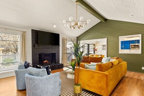 Smart TV, videojuegos, futbolito