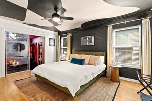 5 bedrooms, iron/ironing board, travel cot, WiFi - Pool + Hot Tub + Firepit + Arcade + Movie Room + More (San Antonio)