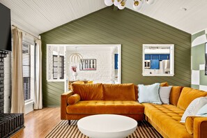 Smart TV, video games, table football - Pool + Hot Tub + Firepit + Arcade + Movie Room + More (San Antonio)