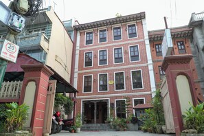 Front of property - KAJI CHEN (Sunakothi)