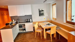 Classic Condo, 2 Bedrooms, Private Bathroom, Mountain View | Private kitchen | Fridge, microwave, stovetop, dishwasher