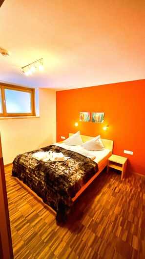 1 bedroom, hypo-allergenic bedding, blackout drapes, soundproofing