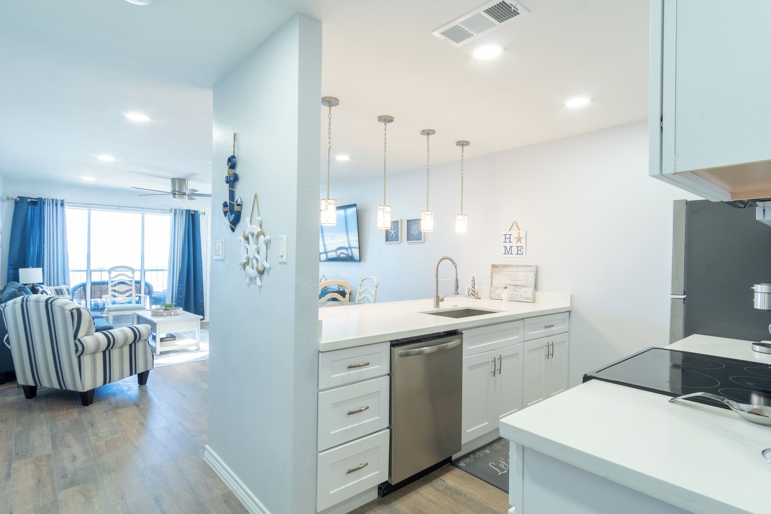 J ääkaappi, mikroaaltouuni, uuni, liesi