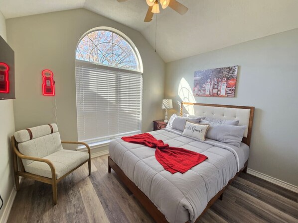 4 soverom, skrivebord, strykejern/-brett og wi-fi