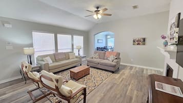 TV, fireplace