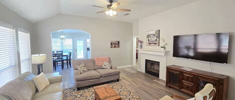 Télévision, cheminée