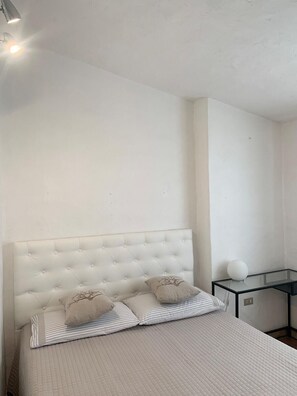 2 slaapkamers, een strijkplank/strijkijzer, wifi, beddengoed