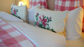 Standardværelse til 4 personer - udsigt til gårdsplads | Premium-sengetøj, dundyner, individuelt design, individuel indretning