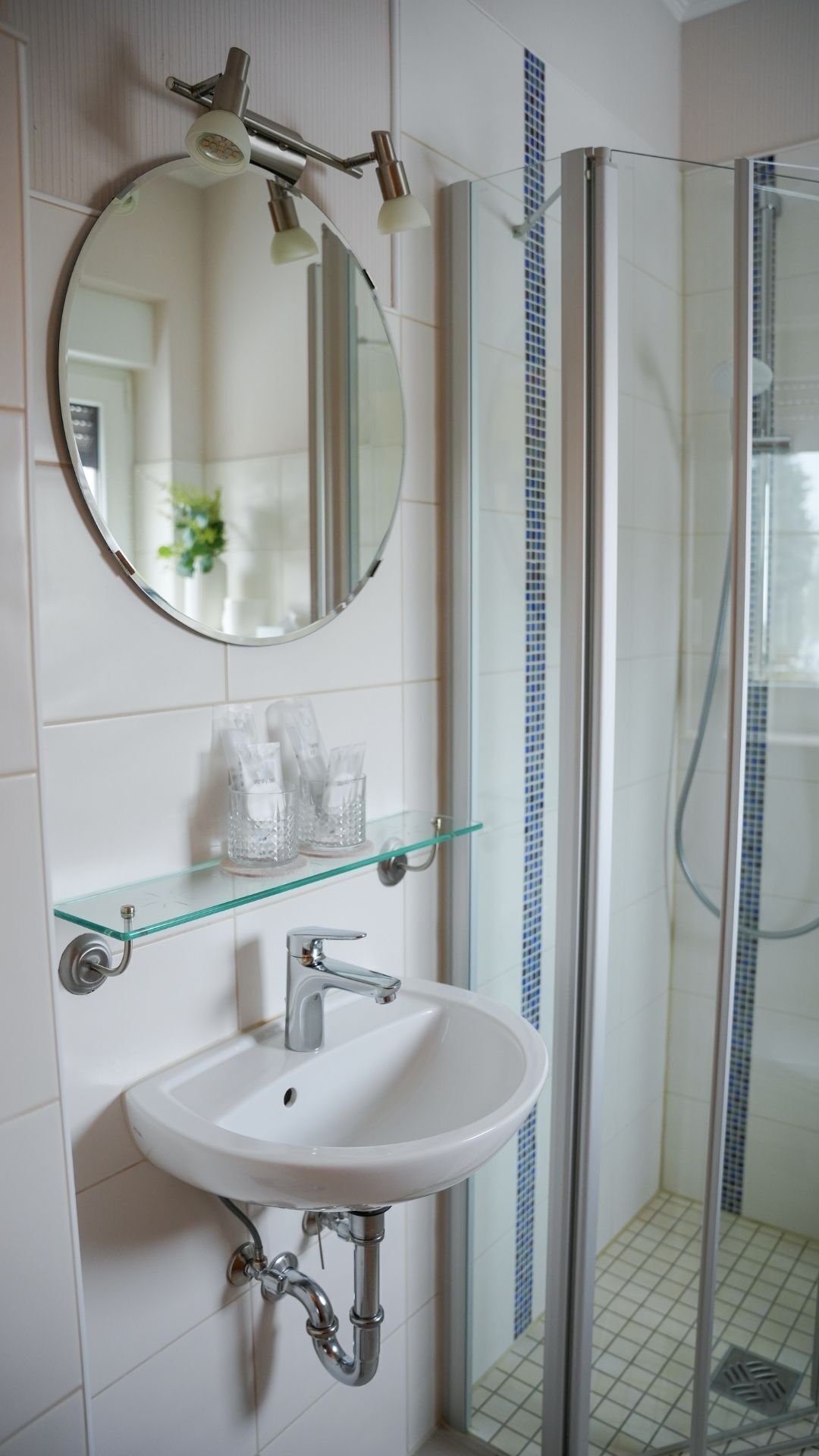 Standard Double Room | Bathroom | Shower, free toiletries, towels, soap