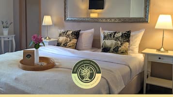 Standaard tweepersoonskamer, uitzicht op de binnenplaats | Luxe beddengoed, individueel gedecoreerd, gratis wifi, beddengoed