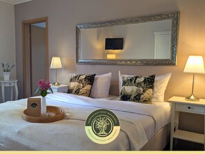 Standard Double Room, Courtyard View | Premium bedding, individually decorated, free WiFi, bed sheets - Gemeinschaftshof Mahlwinkel (Angern)