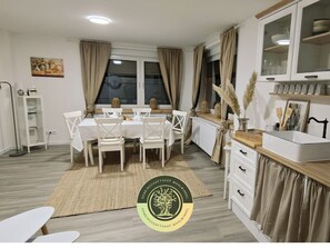 标准公寓式客房 | 起居区 | 书